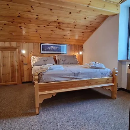 Le Grenier Du Geant Apartment Courmayeur